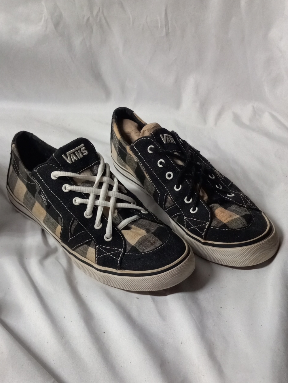 Vans Men’s Black and Tan Plaid Canvas Low-Top Sneakers